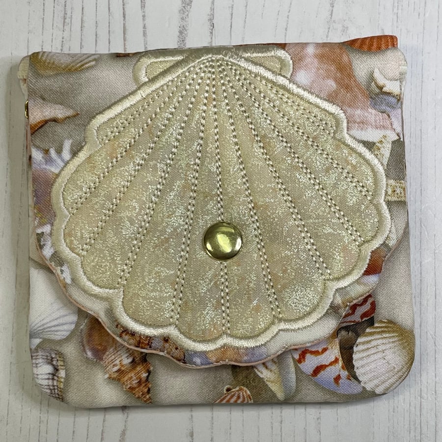 Accessories -  Purse - Shell Design by Carolee Crafts  PB5 - 0002