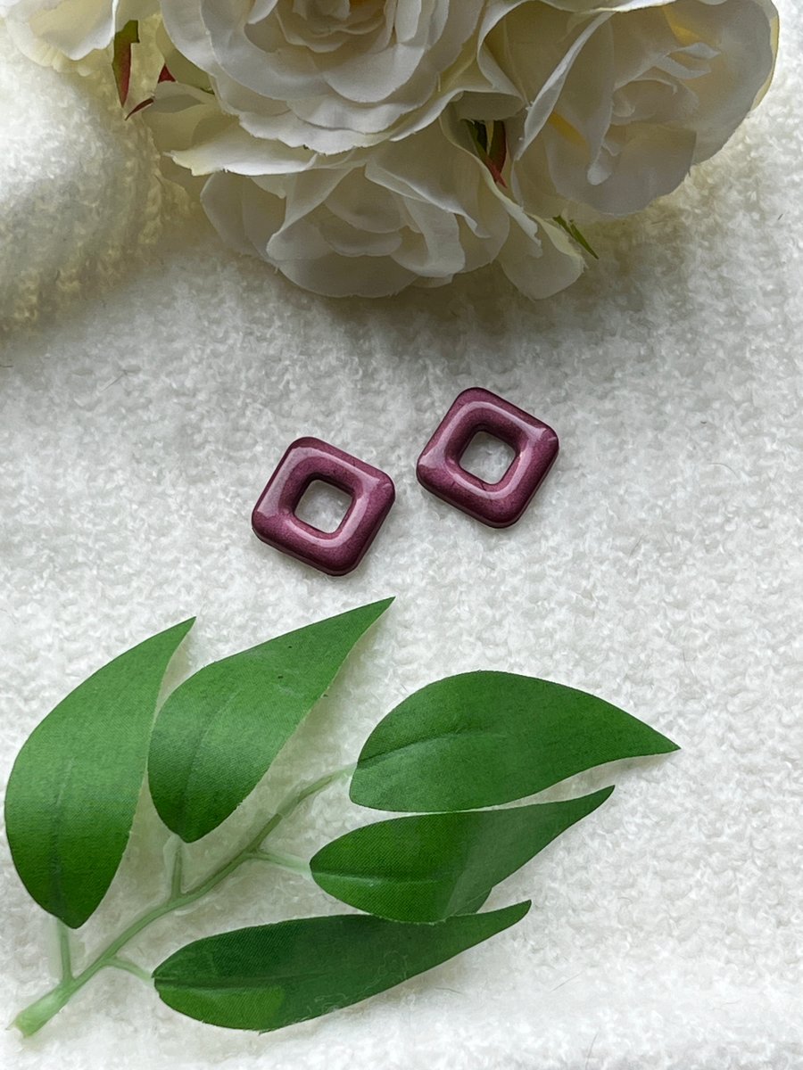 Square Diamond Raven Red Stud Earrings 