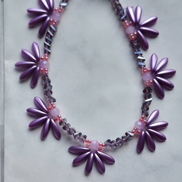 Purple Daisy Blossom Bracelet – Handmade Boho Floral Crystal Beaded Bracelet