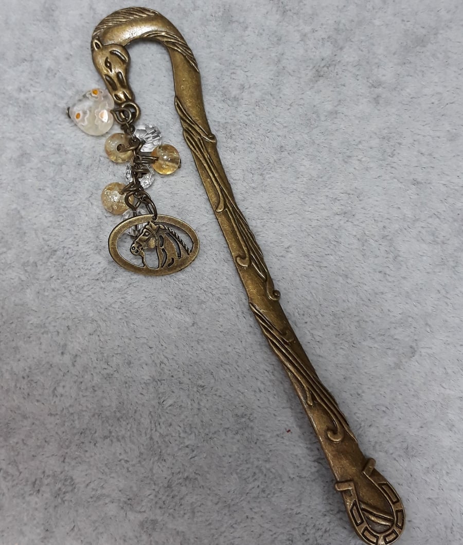 EQB02 Horse head bookmark with Millefiori heart and charm