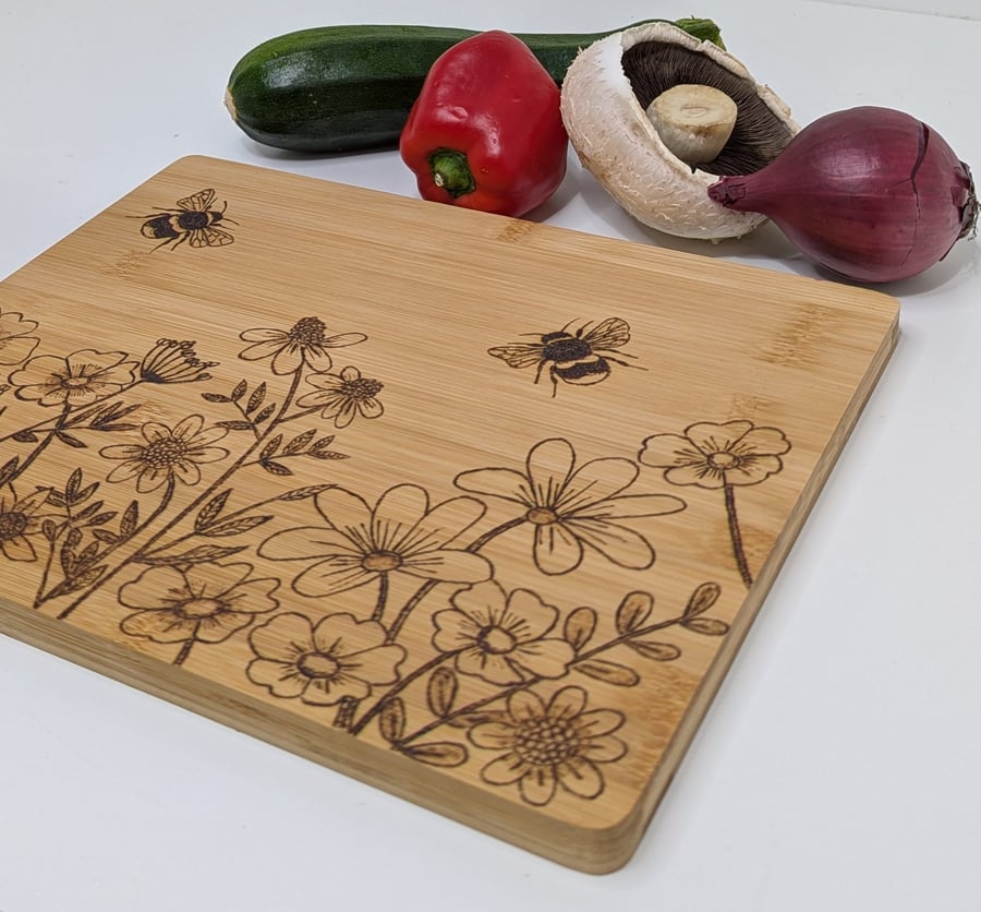 Pyrography chopping board, bees and wildflowers nature design, kitchen gift