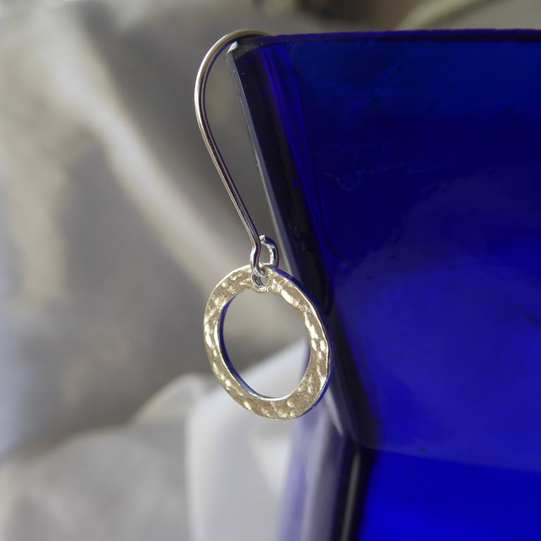 Single Sterling Silver Christmas Wreath (Hammered Hoop)  Earring