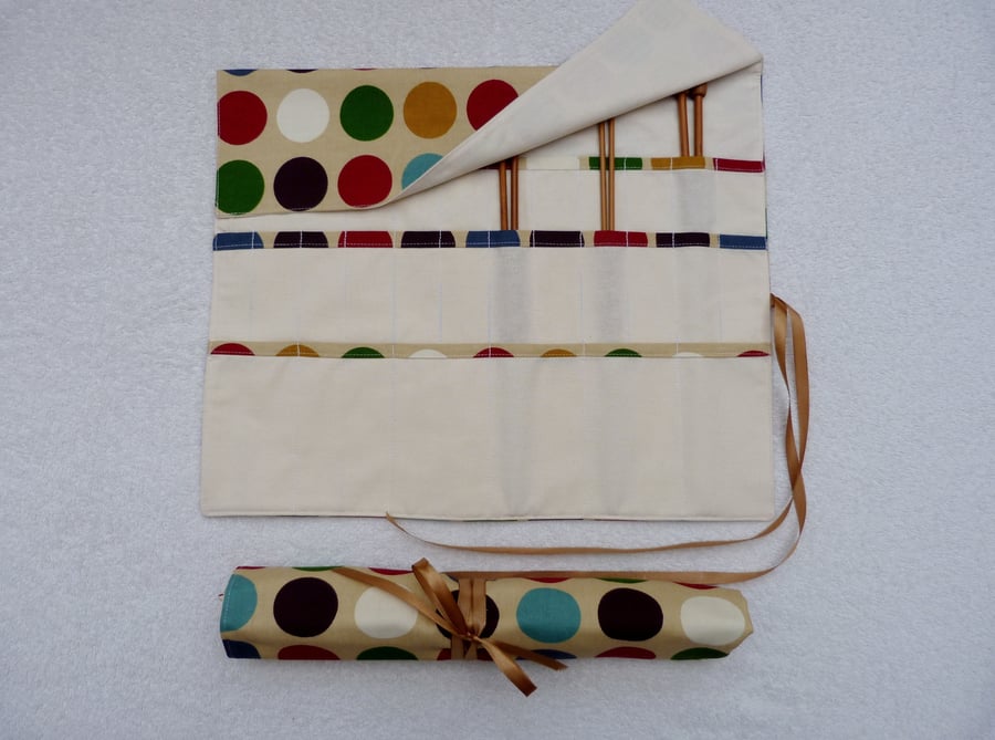 Knitting Needle Roll in Prestigious Spot Fabric with 3 Pairs Bamboo Needles