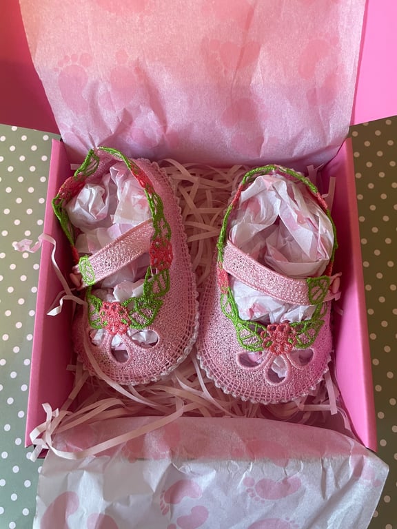 Handmade Free-Standing Lace Baby Shoes 
