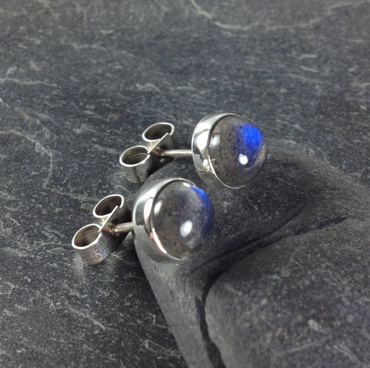 •LABRADORITE - EYE• silver bezel set stud earrings