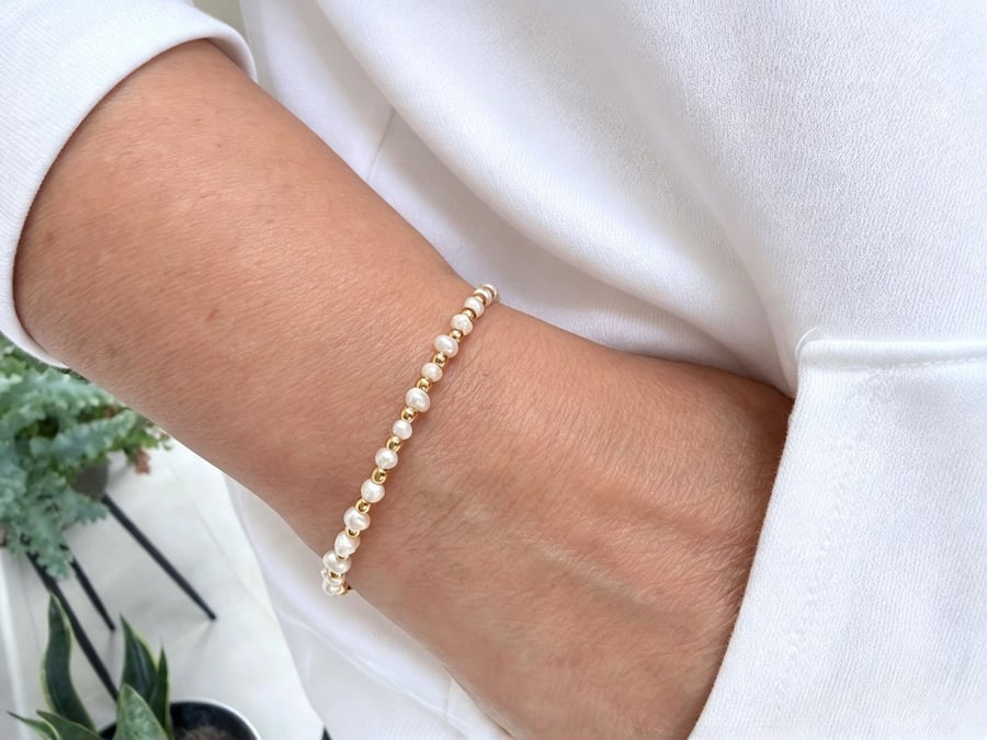 Golden Pearl Dainty Bracelet Handmade Freshwater Pearl & Stainless steel