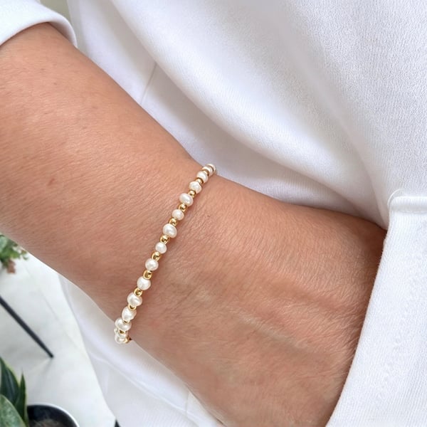 Golden Pearl Dainty Bracelet Handmade Freshwater Pearl & Stainless steel