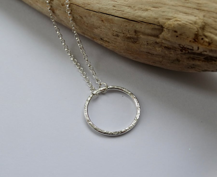 Frost pattern sterling silver hoop pendant (unhallmarked)