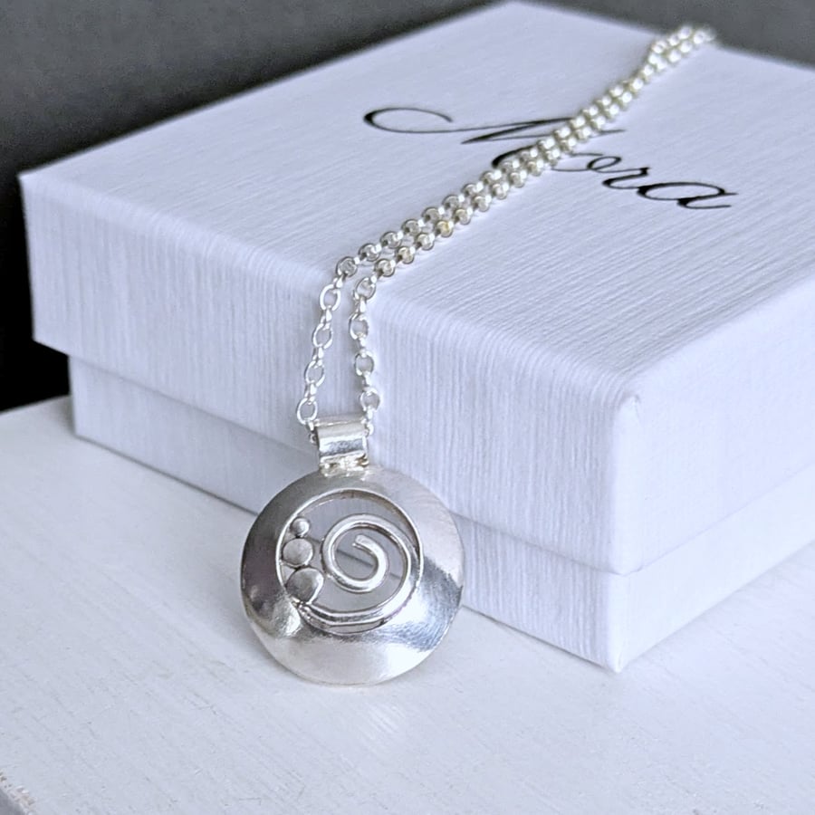 Sterling silver curl pendant - 18" belcher chain