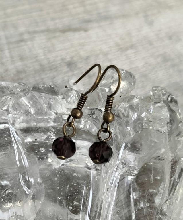 HE11 Small purple drops