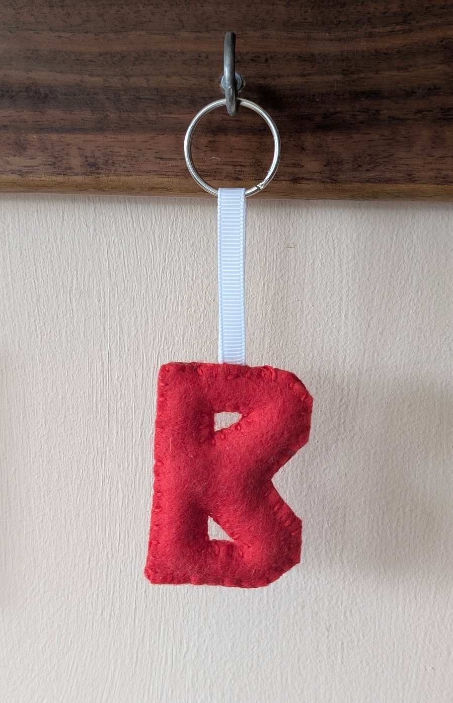 Handmade felt alphabet letter keyring B