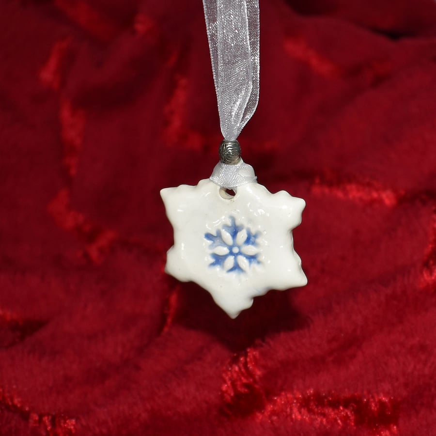 Small snowflake Christmas tree decoration