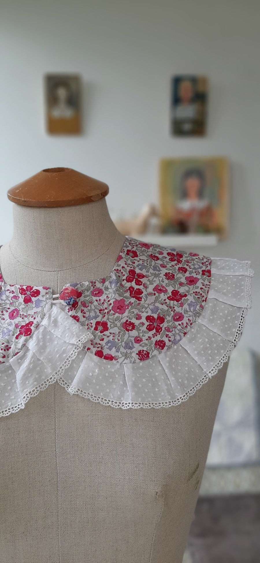 Oversized liberty print collar with vintage lace trim