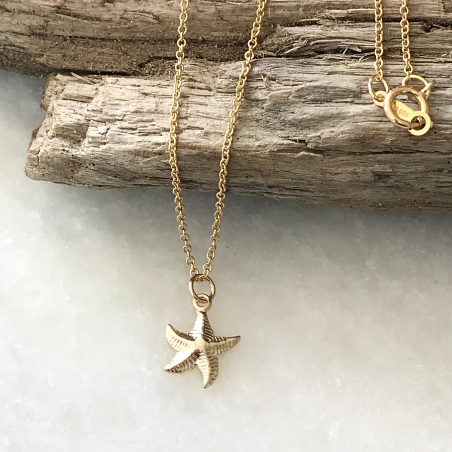 Gold starfish minimalist necklace 