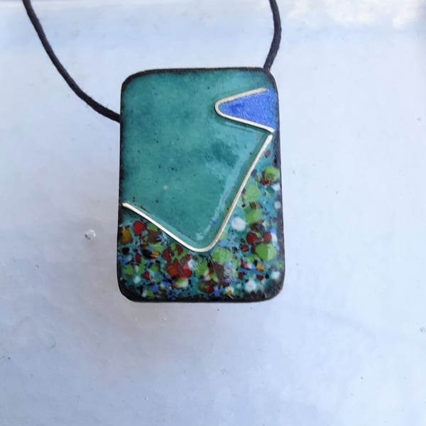 OBLONG, ENAMELLED COPPER PENDANT, DECO DESIGN WITH STERLING SILVER - GREEN