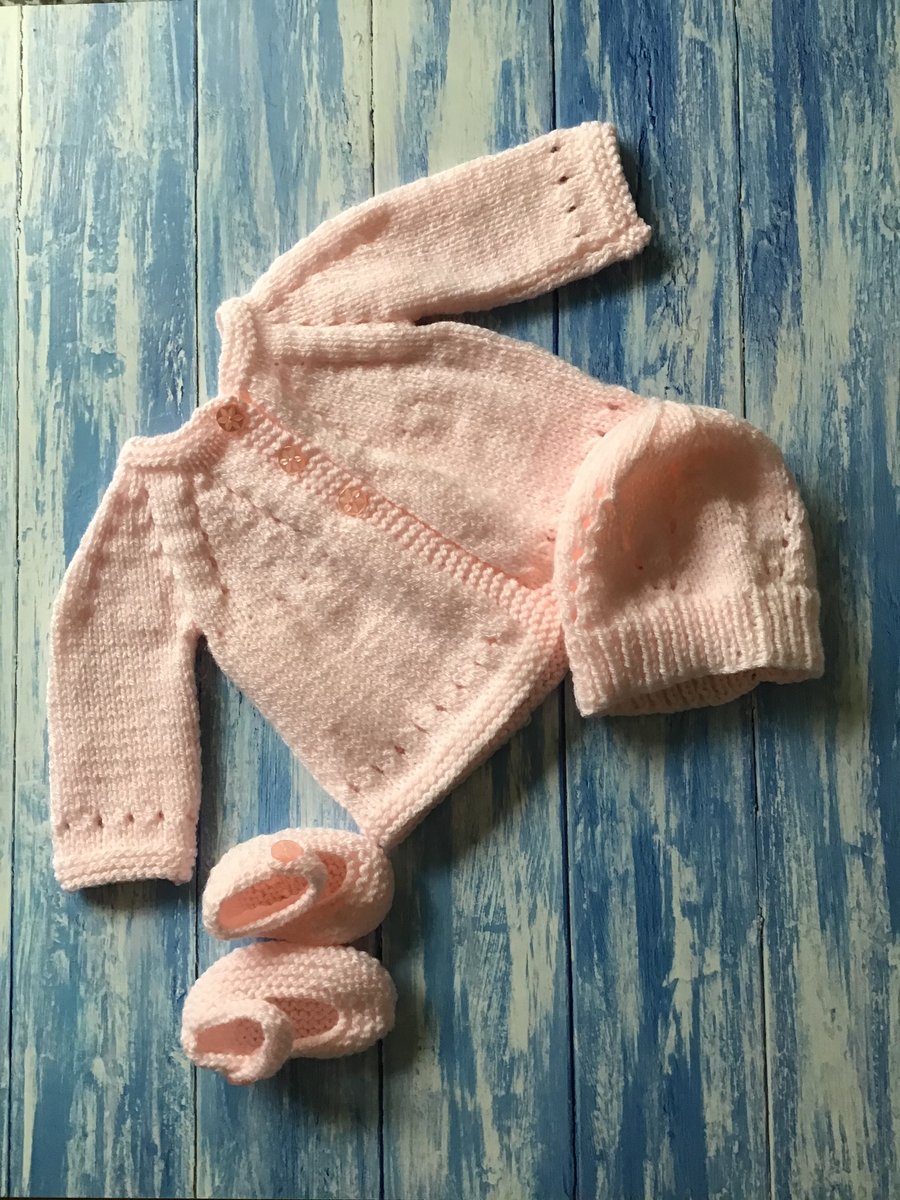Newborn baby matinee set in pink
