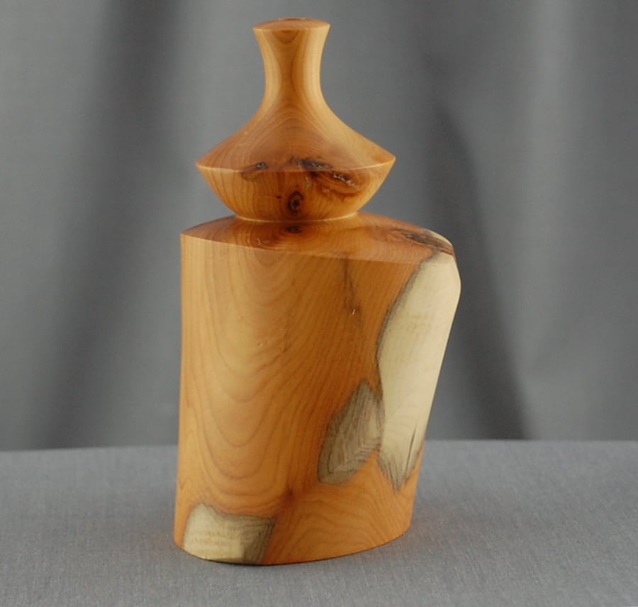  Grass Pot in English Yew 