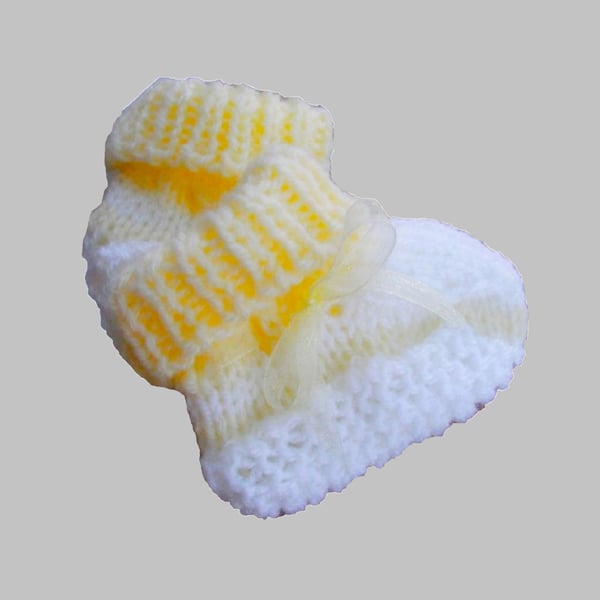 KNITTING PATTERN PDF Lemon Blossom Bootees