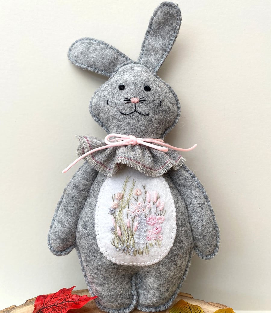 Handmade Felt rabbit, embroidered bunny hanging decoration, decorative rabbit 