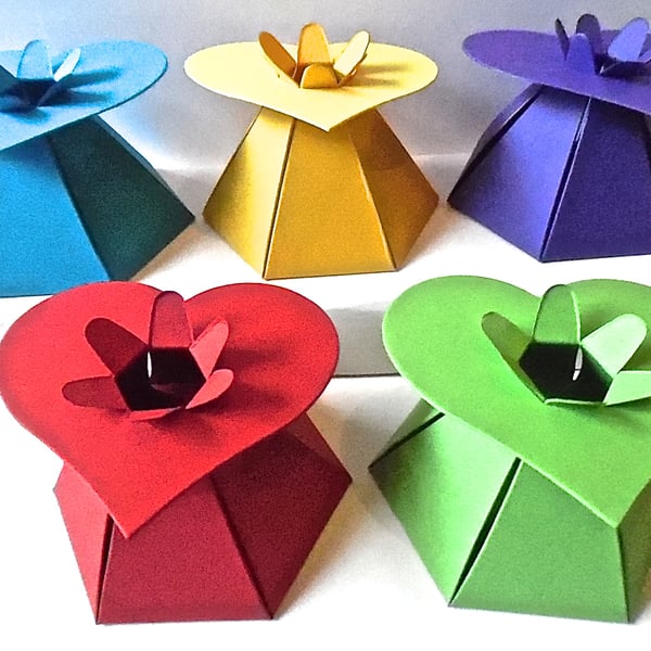 10 Heart Top Bright favour Boxes. Baby Shower. Valentine