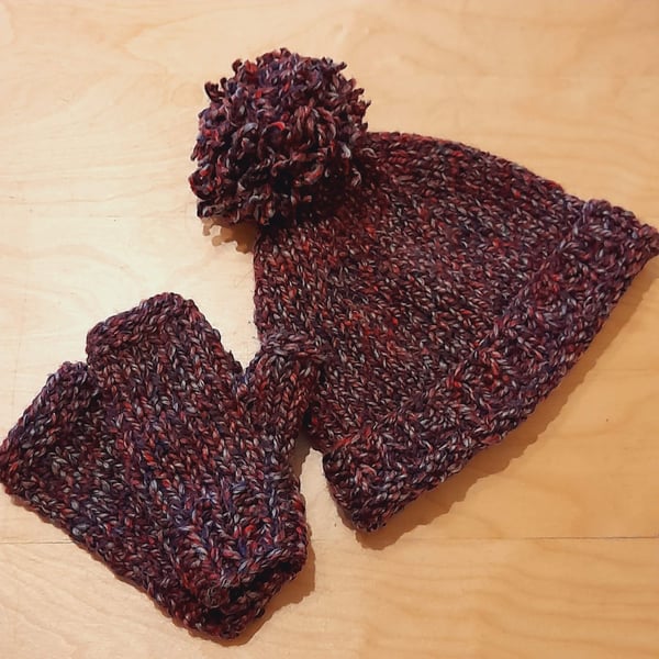 Upcycled hat & mitten set - Free Postage