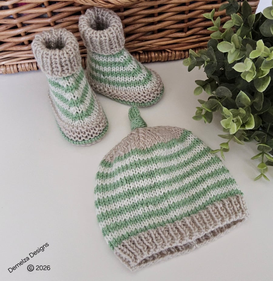 Designer Merino Wool Baby's Booties & Hat Set 0-3 months size