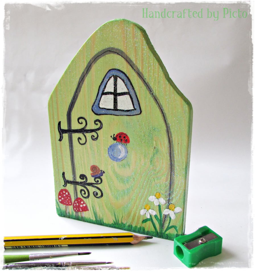 Fairy Door-Medium size, Green, Flowers, toadstools, whimsical, Fairy Dust