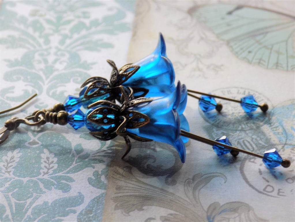 Capri Blue Hand Painted Lucite Flower Earrings, Floral Boho Vintage Style