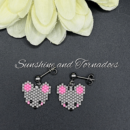 Handmade Beaded Rat Mouse Face Earrings – Cute Pixel Art Animal Jewellery.