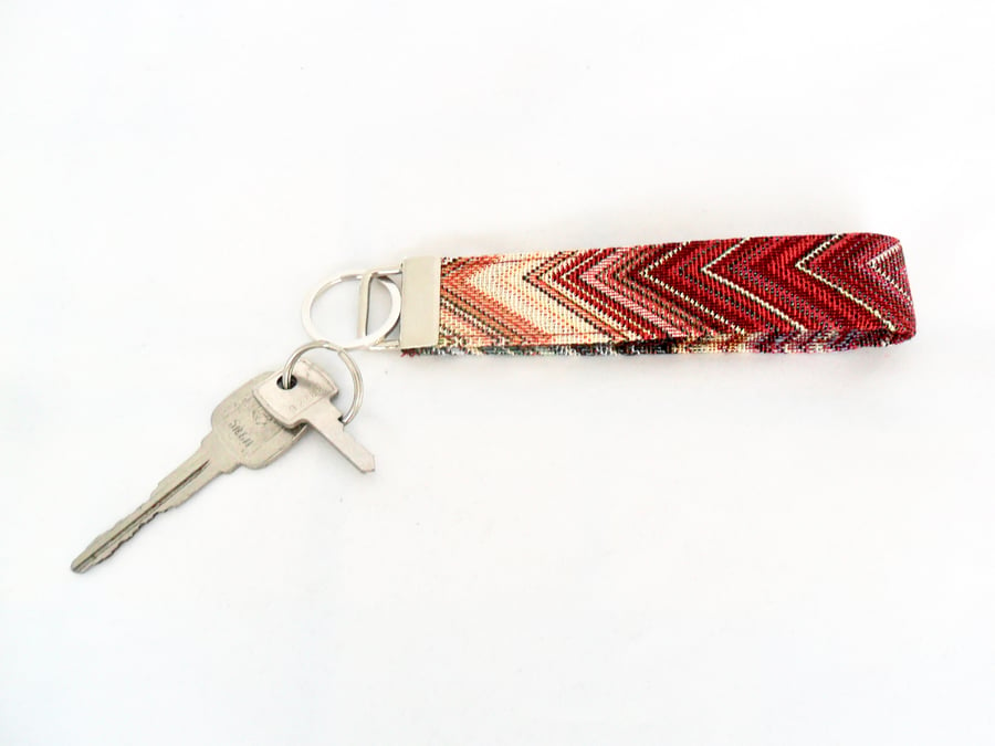 Zig zag wristlet fey fob 