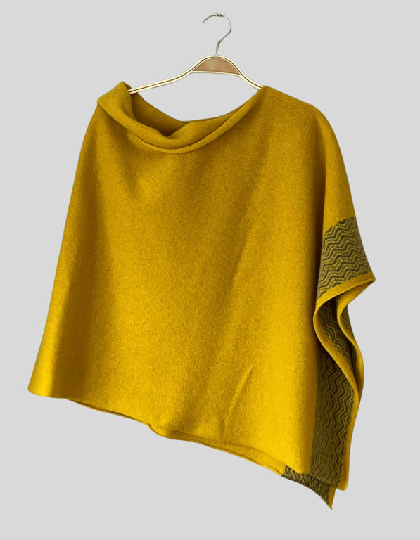 Ponch soft merino lambswool piccalilli yellow with wavy uniform grey border
