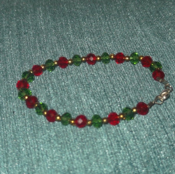 Red and Green Christmas Rondelle Bracelet