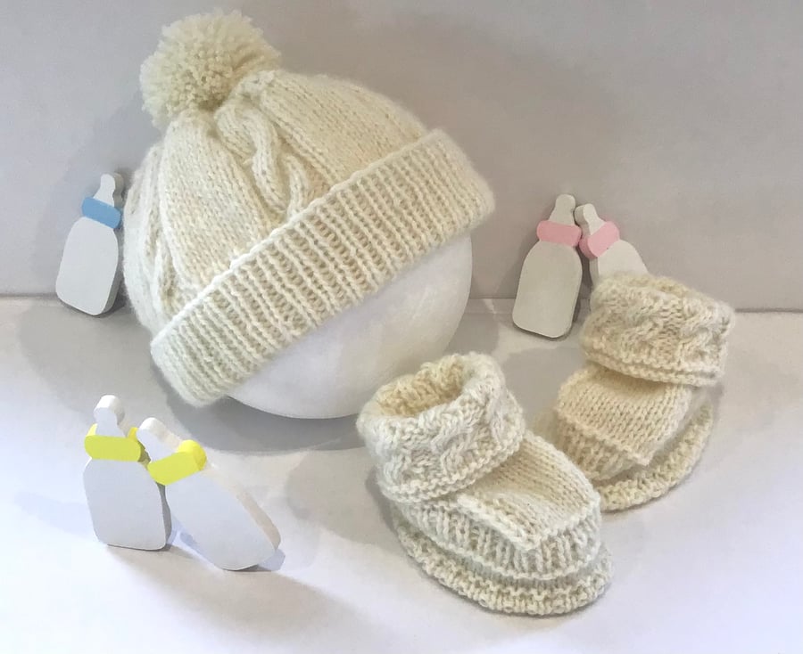 Cashmere hat and matching bootees