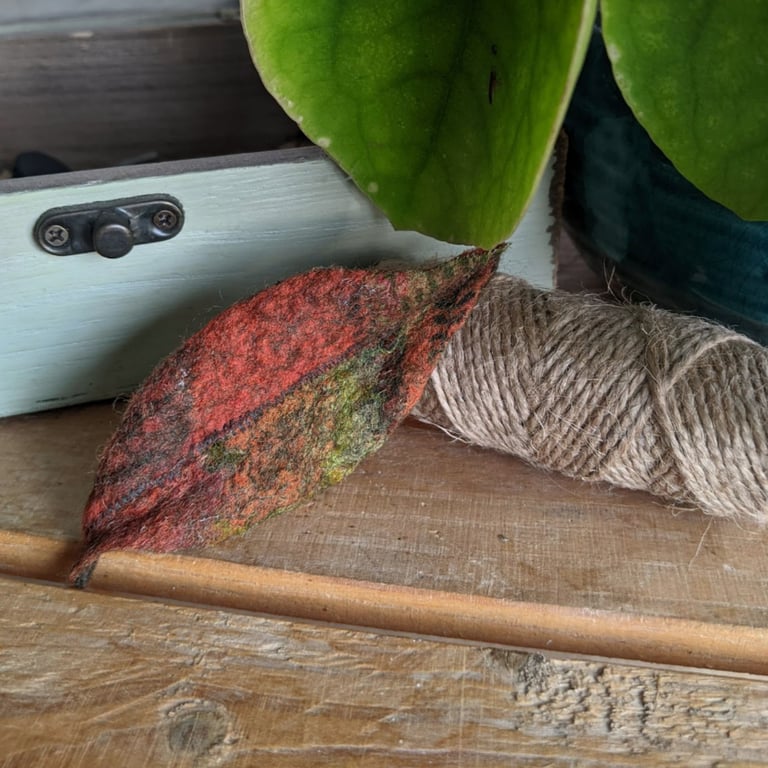 Felted leaf brooch : autumnal shades of rust, orange and green