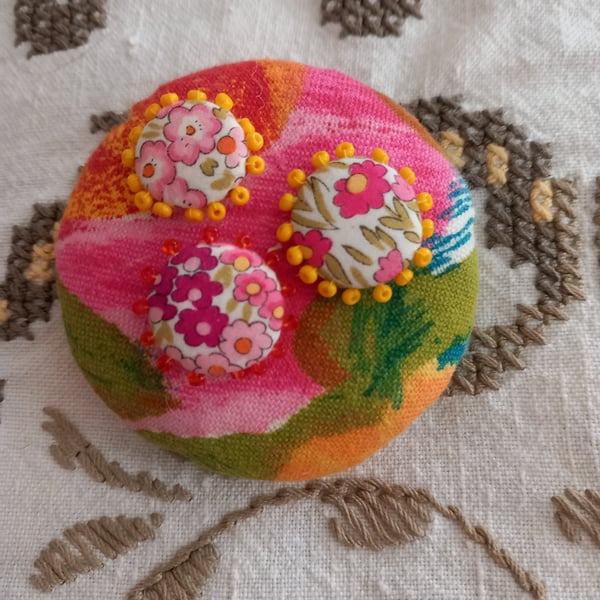 The bright and groovy hand-stitched brooch.