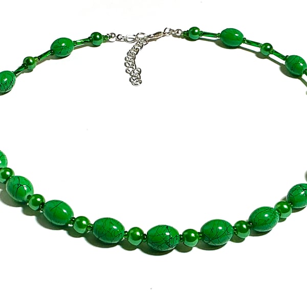 Green Oval Bead Necklace 