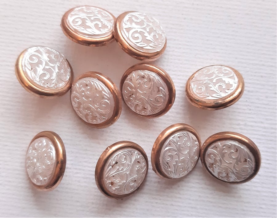 13mm Pearly white and gold filigree small buttons