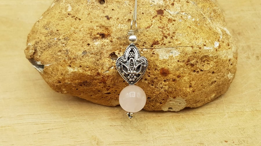 Rose Quartz pendant necklace. 