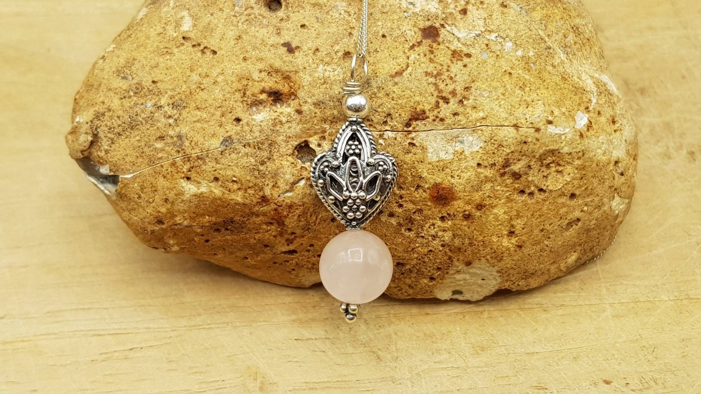 Rose Quartz pendant necklace. 