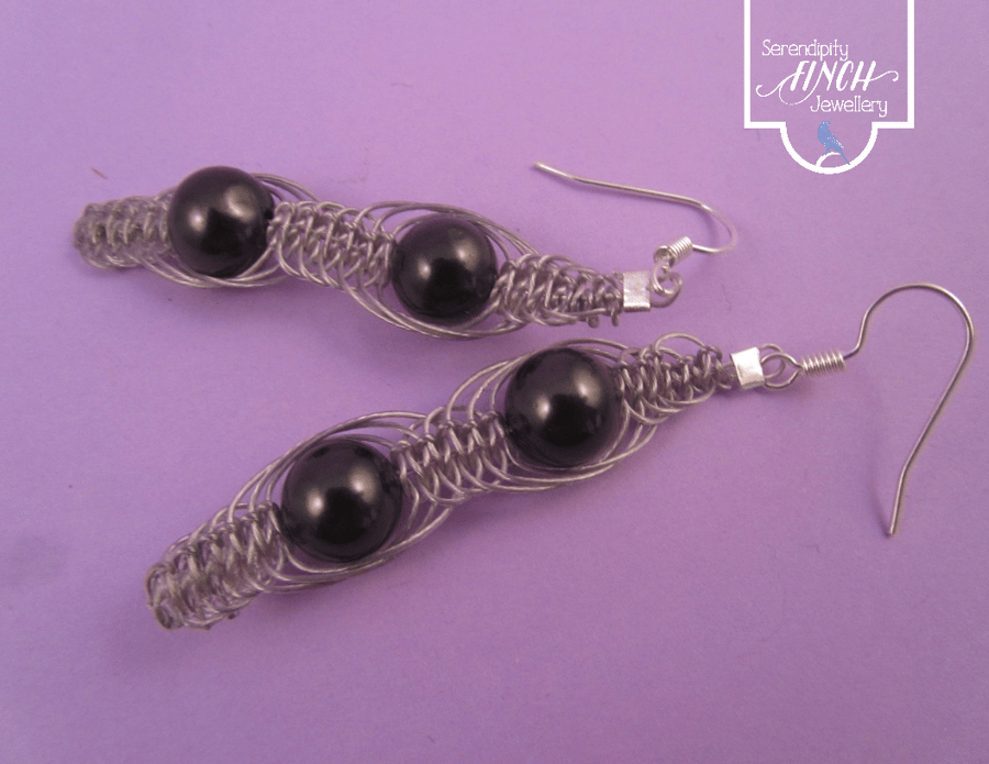 Black Shell Pearl Macrame Dangle Earrings