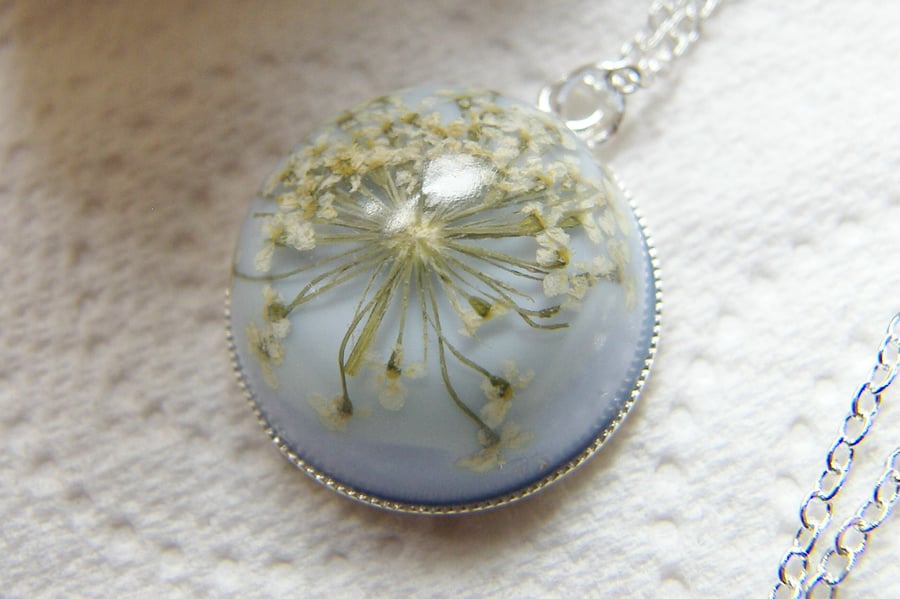 Flower Necklace, Queen Annes Lace  -SNOWFLAKE