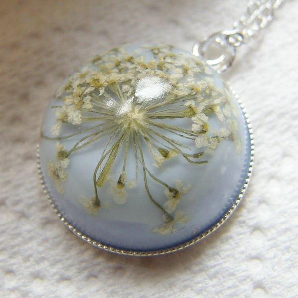 Flower Necklace, Queen Annes Lace  -SNOWFLAKE
