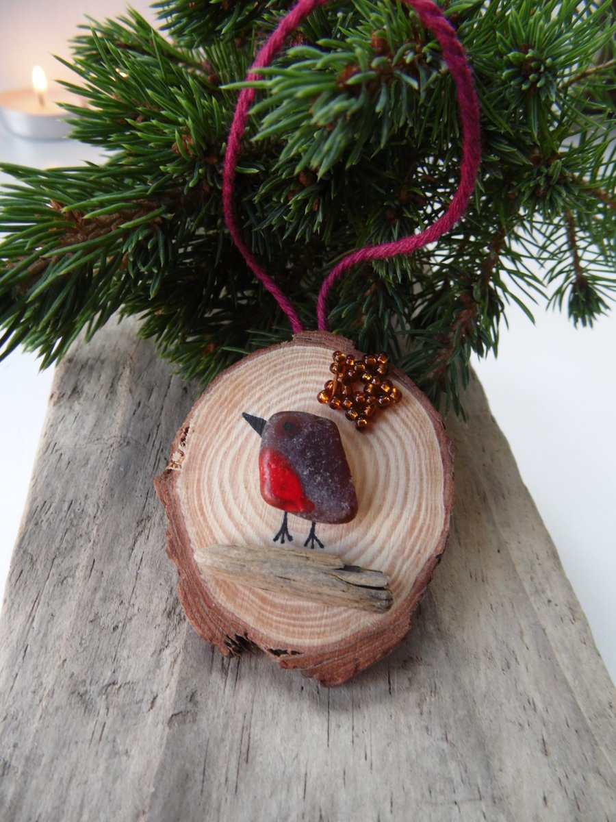 Sea Glass Robin with Copper Beaded Star Christmas Decoration T058