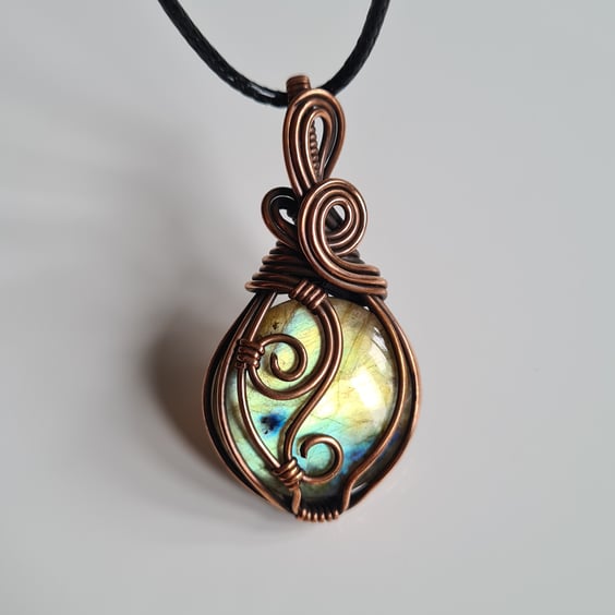 Multicoloured Natural Labradorite Copper Necklace Pendant Gift Crystal Jewellery