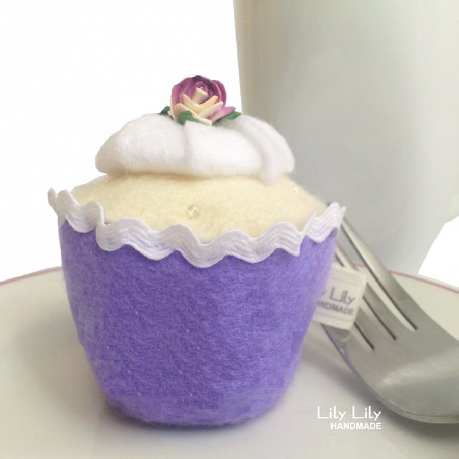 Pin Cushion - Vanilla Rose Cupcake
