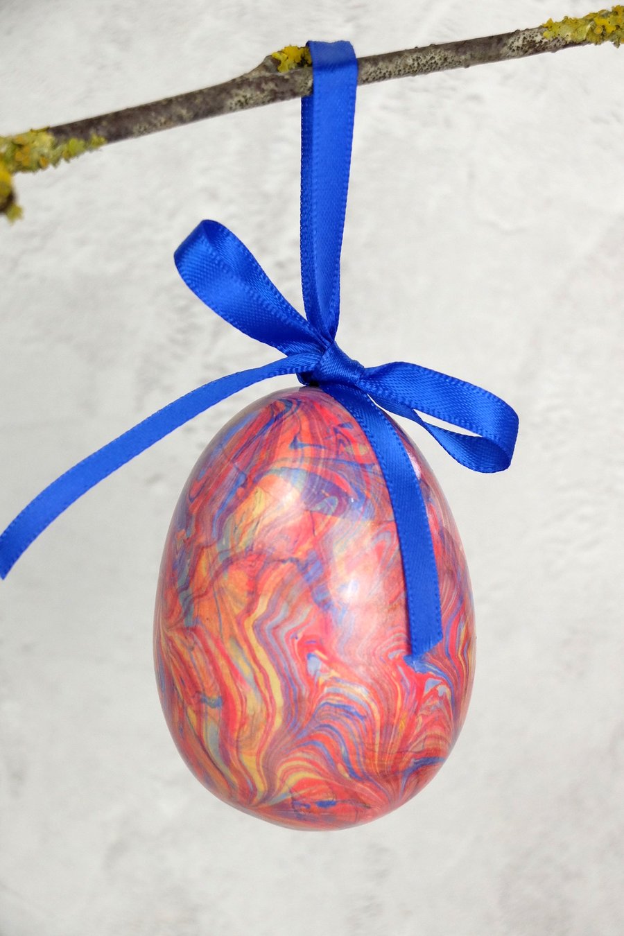 Marbled ceramic Easter egg hanging decoration