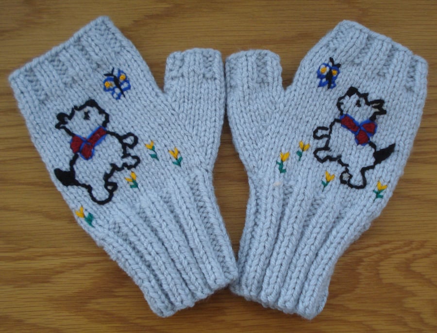 Knitted Pale Grey Gloves With Embroidered Little Dog And Butterfly (J111)