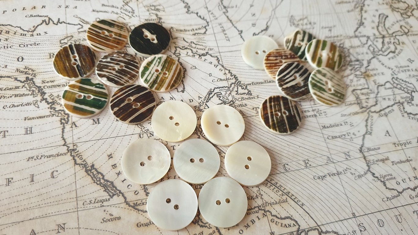 13 16" 20.3mm 32 Ligne Segay "SKIN ON" Natural Pearl x  6 Buttons