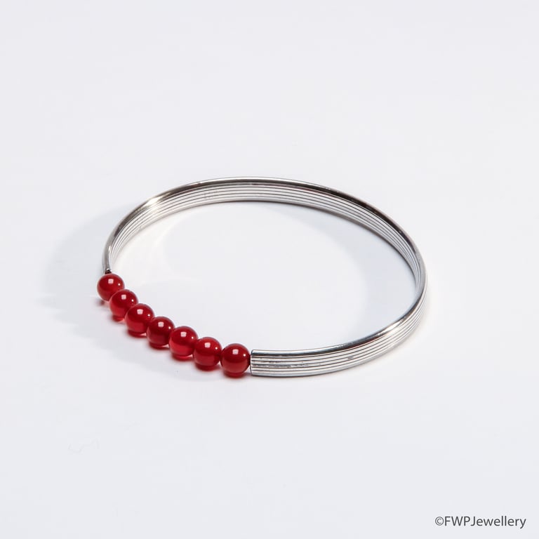 Silver ridge bracelet with cornelian beads
