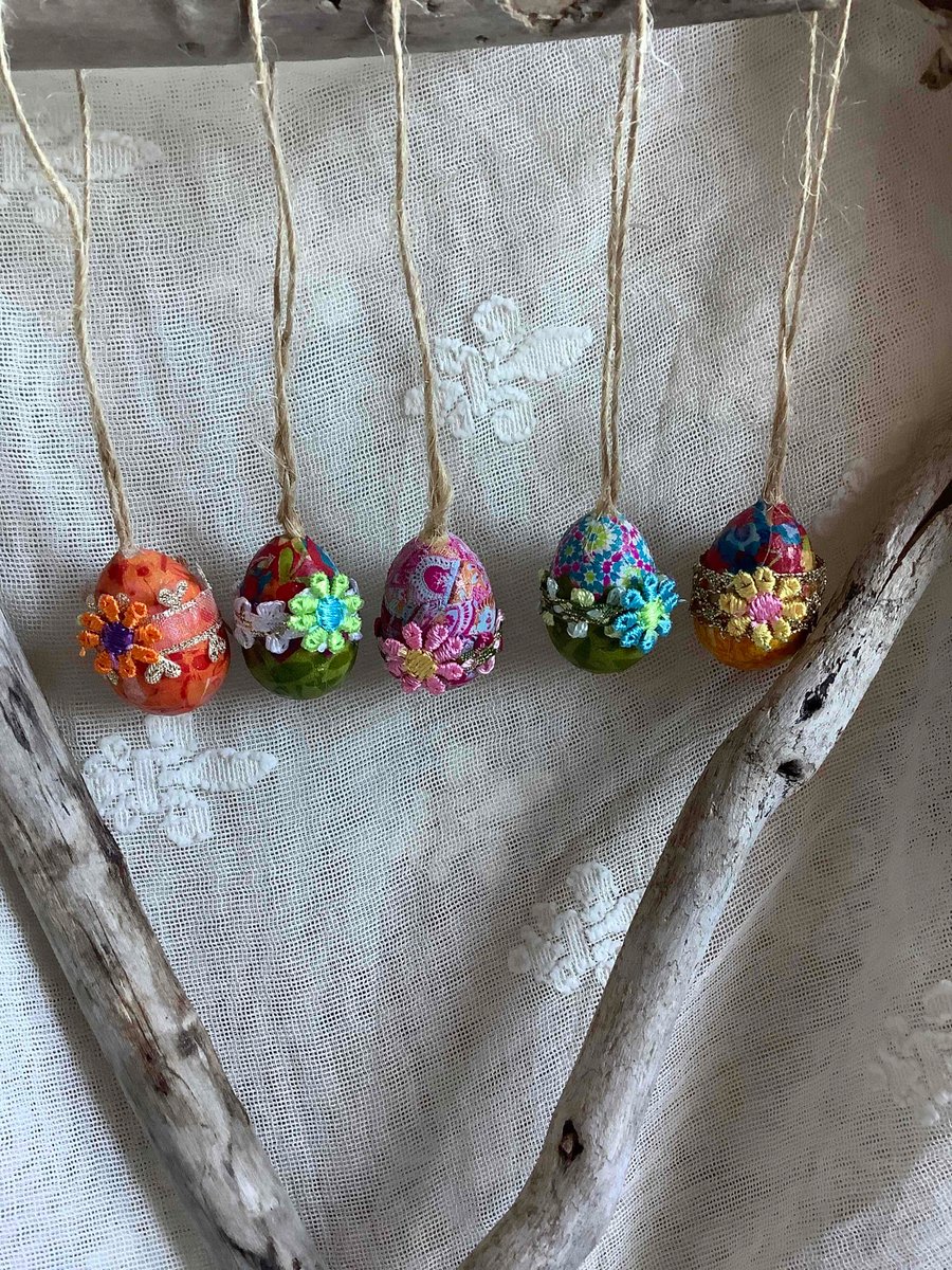 5 pretty, hanging decorated wooden eggs